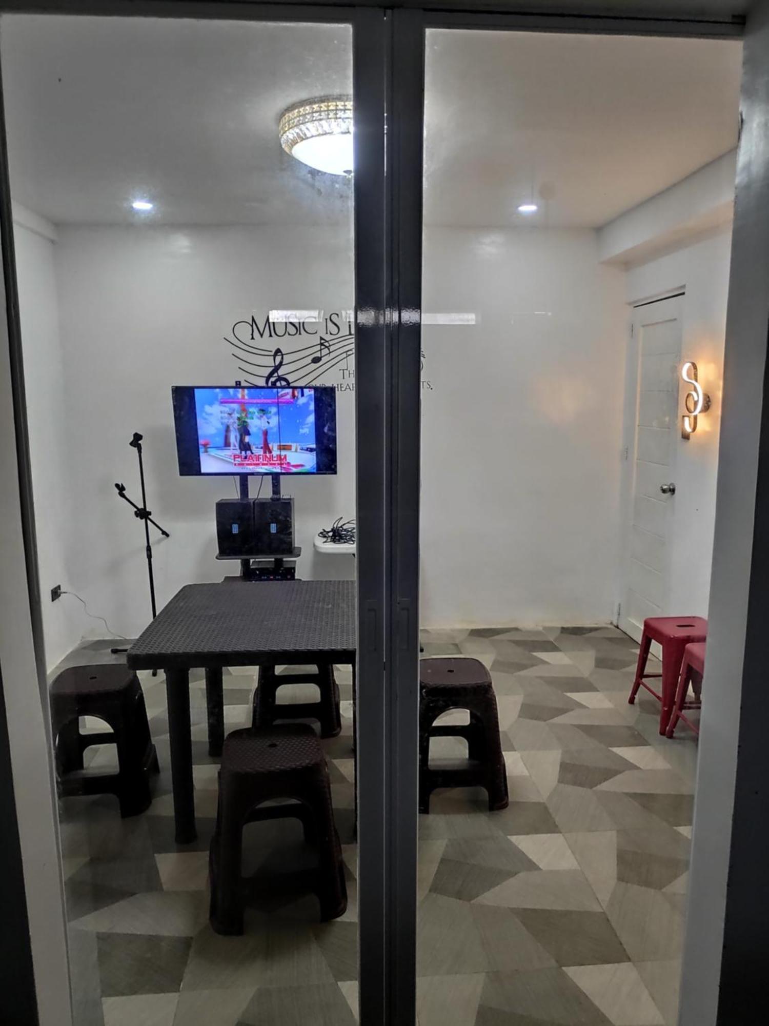 Tagaytay Staycation By Naya And Darla W Free Swimming Pool, Wifi & Netflix Tagaytay City Bagian luar foto