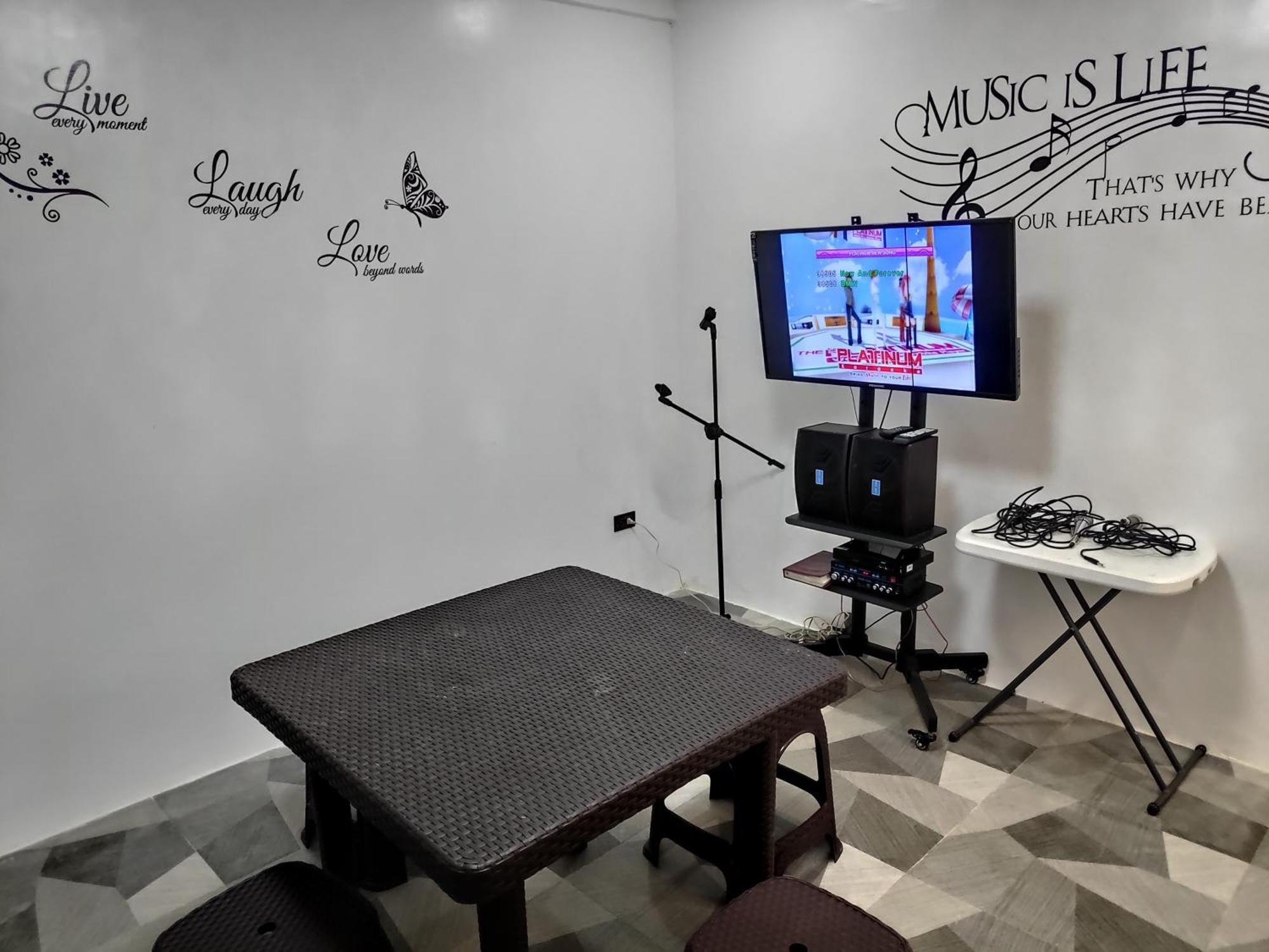 Tagaytay Staycation By Naya And Darla W Free Swimming Pool, Wifi & Netflix Tagaytay City Bagian luar foto
