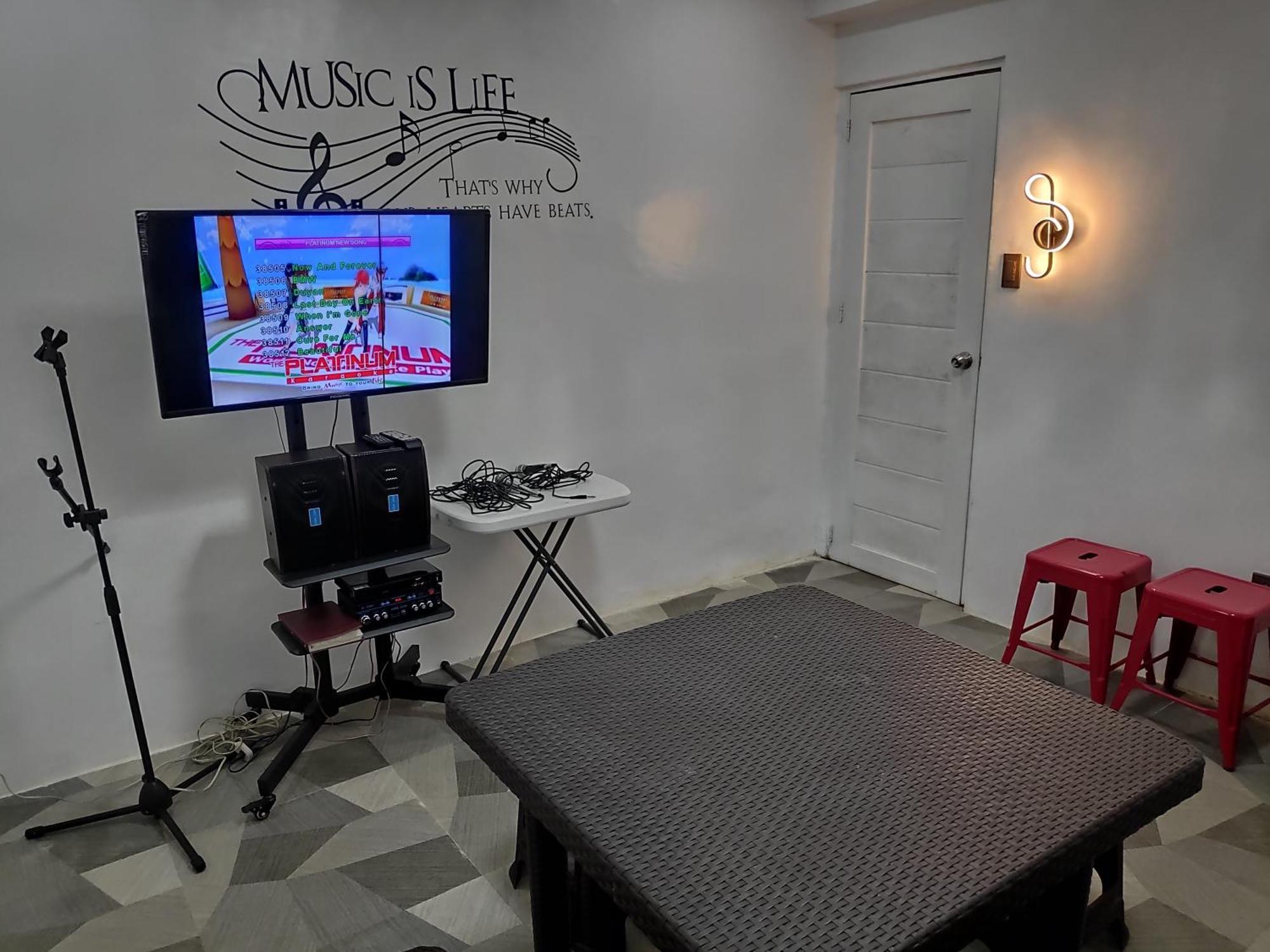 Tagaytay Staycation By Naya And Darla W Free Swimming Pool, Wifi & Netflix Tagaytay City Bagian luar foto